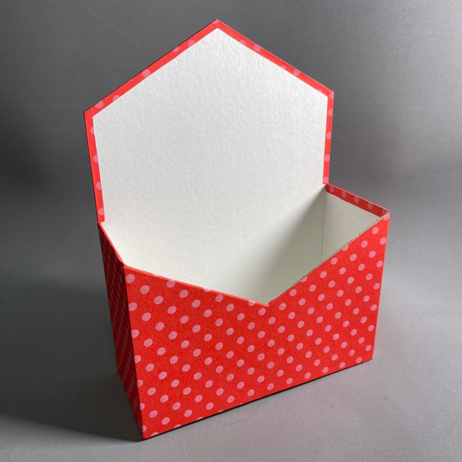 Как сделать круглую коробочку из картона своими руками — схема и видео